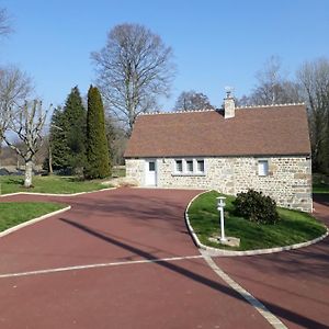 Le Moulin Des Noes Βίλα Sainte-Marguerite-de-Carrouges Exterior photo