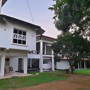 Hotel Royal Park Anuradhapura Exterior photo