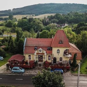 Cserhatvoelgy Panzio Ξενοδοχείο Alsotold Exterior photo