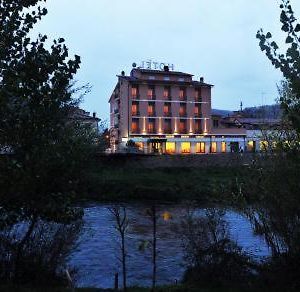 Hotel Cavour Ριέτι Exterior photo