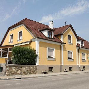 Gaestehaus Fischer Rohrendorf Bed and Breakfast Rohrendorf bei Krems Exterior photo