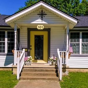 Historic Town Square Bungalow In Heart Of Brighton Βίλα Atoka Exterior photo