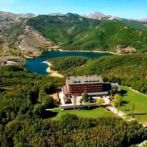 Parador De Cervera De Pisuerga Ξενοδοχείο Exterior photo