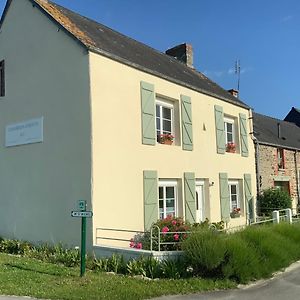 Les Voiles Vertes Bed and Breakfast Moidrey Exterior photo