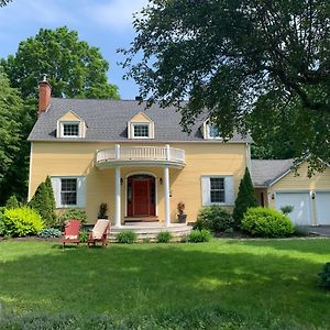 Manoir Alegria Bed and Breakfast Cowansville Exterior photo