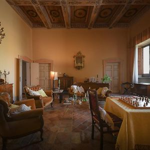 Palazzo Bonfranceschi Bed and Breakfast Belforte del Chienti Exterior photo