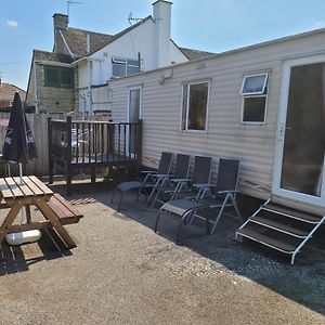 The Jackdaw Pub Self Catering Static Caravan Free Breakfast Supplied Bed and Breakfast Tadcaster Exterior photo