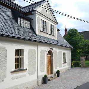 Baroque Chaplain House Kaplanka 1796 A. D. - Historical Luxury Apts In Bohemian Paradise Διαμέρισμα Zelezny Brod Exterior photo