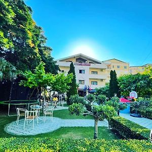 Hotel Ambasador Garden Αλέσιον Exterior photo