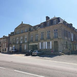 Le Chateau Ξενοδοχείο Châteauponsac Exterior photo