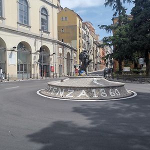 Essential Room & Parking In Centro Citta Con Parcheggio Privato E Wifi Ποτέντσα Exterior photo