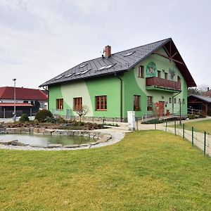 Restaurace A Penzion Kamenec Ξενοδοχείο Jilešovice Exterior photo