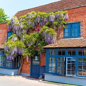 The Broad Leys Bed and Breakfast Aylesbury  Exterior photo