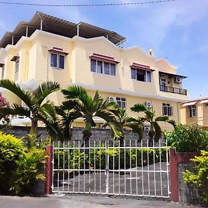 Spacious Villa Grand Baie With Pool Exterior photo