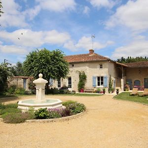 Le Mas Pouantais Bed and Breakfast Exterior photo