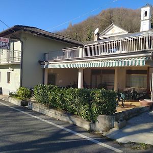 L'Elefantino - Bed And Book Bed and Breakfast Roccasparvera Exterior photo