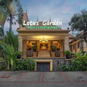 Lotus Garden Hotel By Waringin Hospitality Kediri  Exterior photo