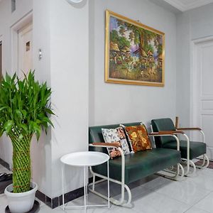 Reddoorz Near Jalan Adi Sucipto Solo Ξενοδοχείο Exterior photo