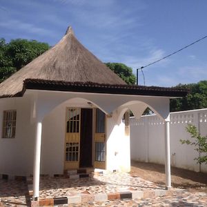 The White House Lodges Brufut Exterior photo