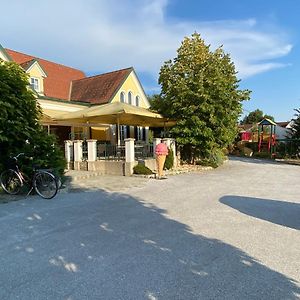 Landcafe Auszeit Ξενοδοχείο Albersdorf Exterior photo