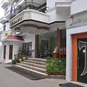 Hotel Jewels Karnāl Exterior photo