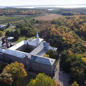 Auberge De L'Abbaye D'Oka Bed and Breakfast Exterior photo