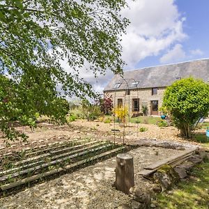 Le Jardin Des Fees Bed and Breakfast Savigny-le-Vieux Exterior photo