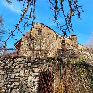 Chambre Ou Gite Dans Une Maison De Montagne - De Suzon A Zelie Διαμέρισμα Entraigues  Exterior photo