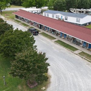 Four Oaks Lodging Ξενοδοχείο Smithfield Exterior photo