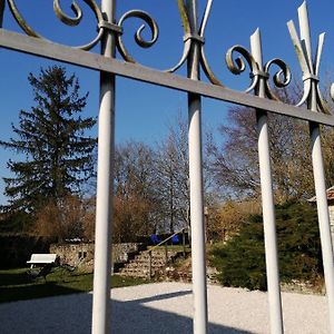 Aux Refuges Des Catotiers - A Ciel Ouvert & La Cour Interieure Βίλα Cusey Exterior photo