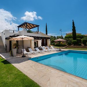 Villa Lara - 11, Spacious Villa With Large Garden And Private Pool On Aphrodite Hills Κούκλια Exterior photo