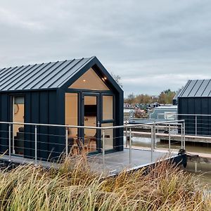 Tattenhall Marina Floating Pods Διαμέρισμα Hargrave Exterior photo