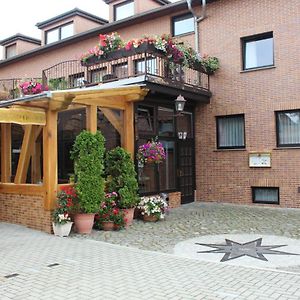 Hotel Und Pension Am Burchardikloster Χάλμπερσταντ Exterior photo