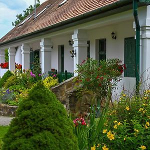 Falubiro Vendeghaza Bed and Breakfast Bekolce Exterior photo