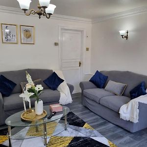 Glamorous Room With Wifi And Netflix Λιντς Exterior photo