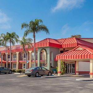 Super 8 By Wyndham Clearwater/Us Hwy 19 N Μοτέλ Exterior photo