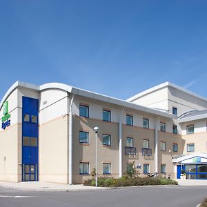 Holiday Inn Express Cardiff Airport, An Ihg Hotel Exterior photo