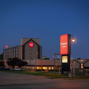 Ramada By Wyndham Cedar Rapids Ξενοδοχείο Exterior photo