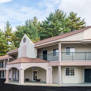 Howard Johnson By Wyndham Lenox Ξενοδοχείο Exterior photo