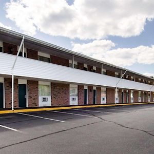 Econo Lodge Inn & Suites Northborough Exterior photo