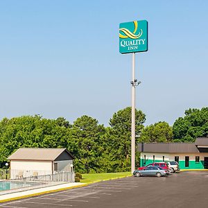 Quality Inn Hurricane Mills Exterior photo