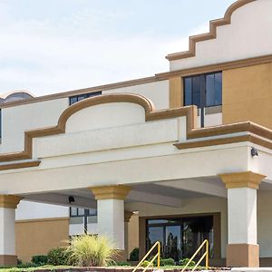 Days Inn By Wyndham Hagerstown I-70 Exterior photo