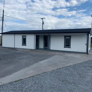 Cheerful Cozy Cabin In Countryside Ξενοδοχείο Limerick Junction Exterior photo