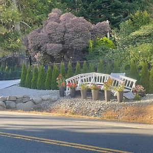 Garden Bridge House Βίλα Sechelt Exterior photo