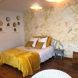 Grande Chambre Familiale Jaune Tout Bonnement Bien Bed and Breakfast Putot-en-Auge Exterior photo