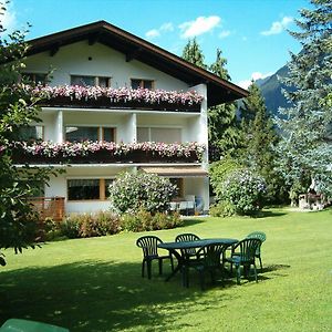 Gaestehaus Ahornblick Bed and Breakfast Mayrhofen Exterior photo