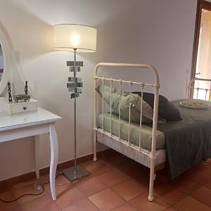 Le Mazet De Choubouloute Bed and Breakfast Saint-Gilles  Exterior photo