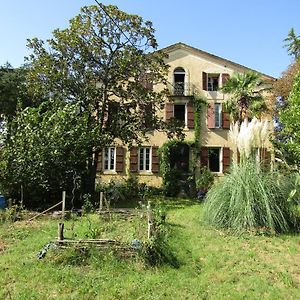 La Demeure Des Fleurs Bed and Breakfast Caillavet Exterior photo