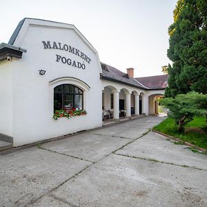 Szobi Malomkert Fogado Bed and Breakfast Exterior photo