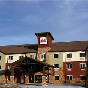 Inn At Hunters Run Watford City Exterior photo